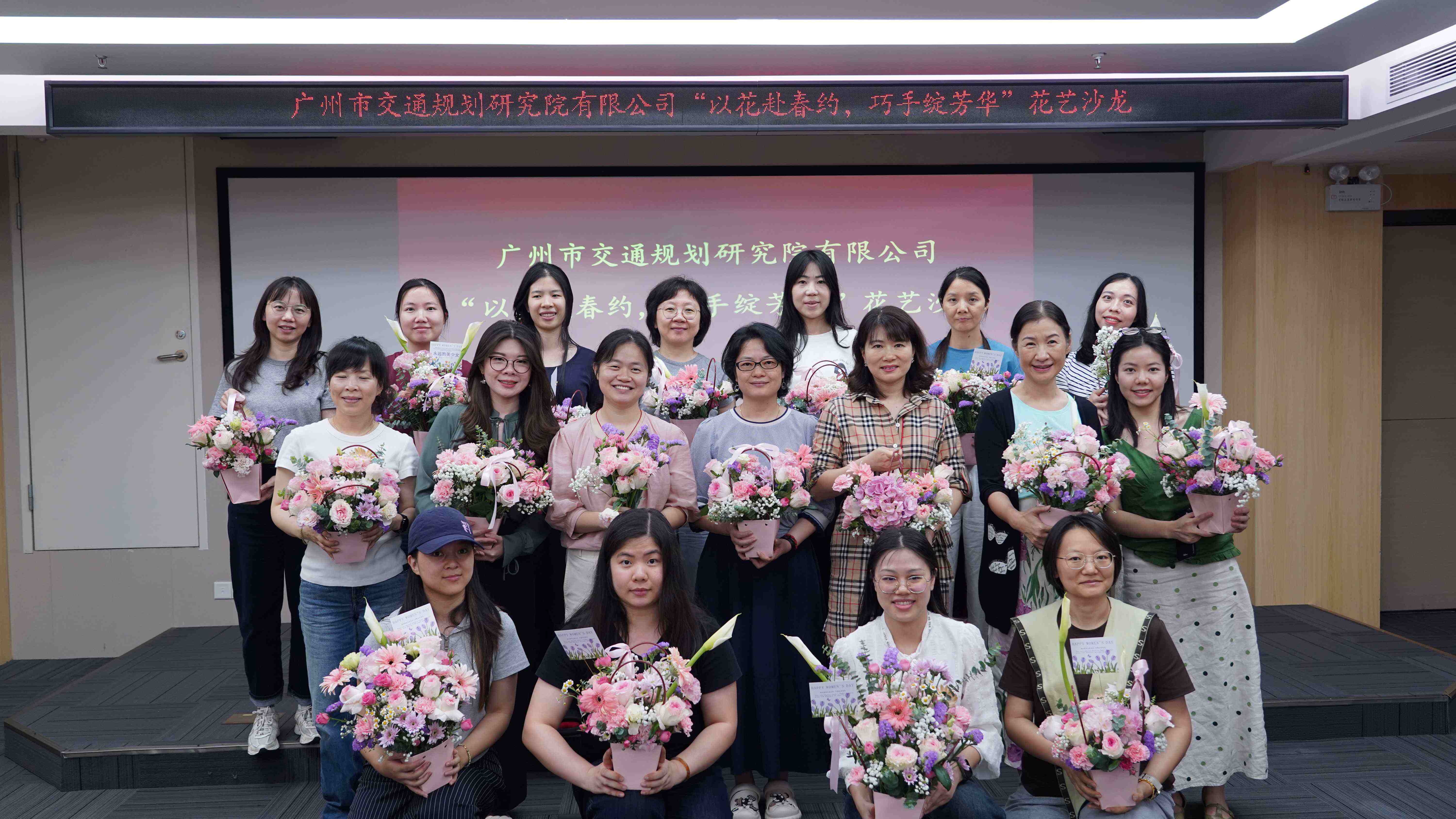 “以花赴春约，巧手绽芳华”院工会举办花艺沙龙活动